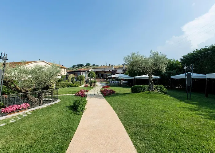 Il Parco Dei Poeti Bed & Breakfast 3*